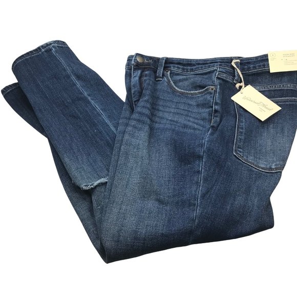Universal Thread Women's 8 Crop High Rise Straight Dark Wash Blue Jeans New - Picture 1 of 15